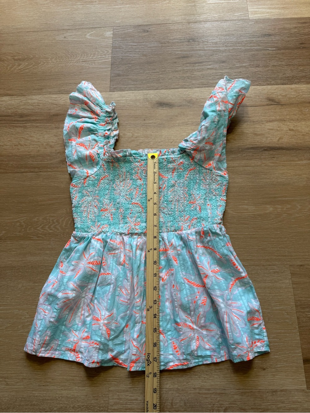 Vineyard Vines Light Blue Crop Top with Coral Floral Smocking - Picture 9 of 10